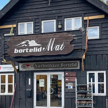 3 Bedroom Lovely In Aseral Feriehus
