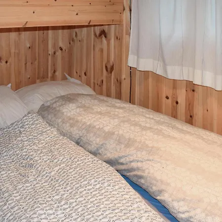 3 Bedroom Lovely In Aseral Feriehus