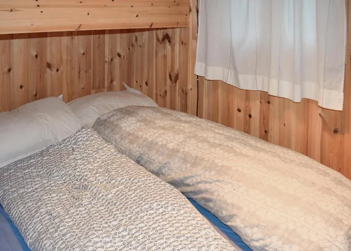 3 Bedroom Lovely In Aseral Feriehus